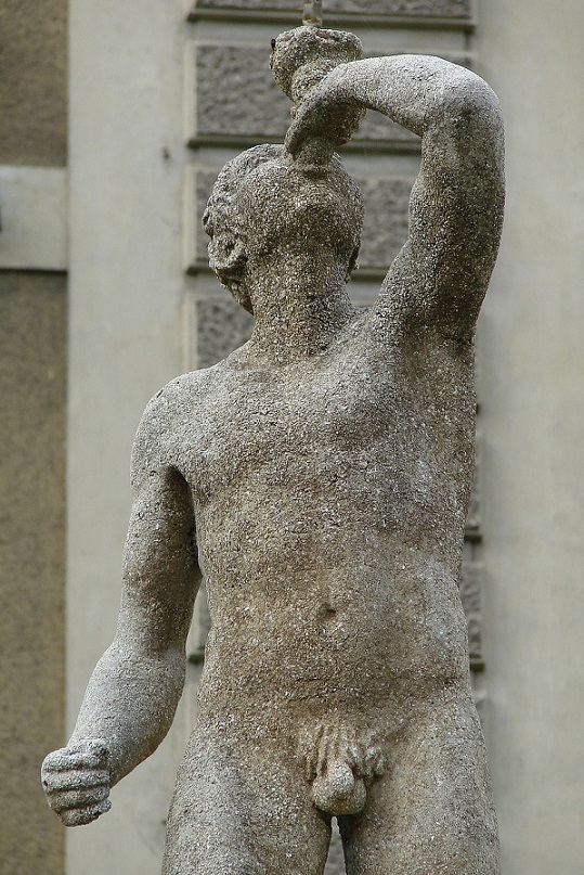 Antická socha s malým penisom